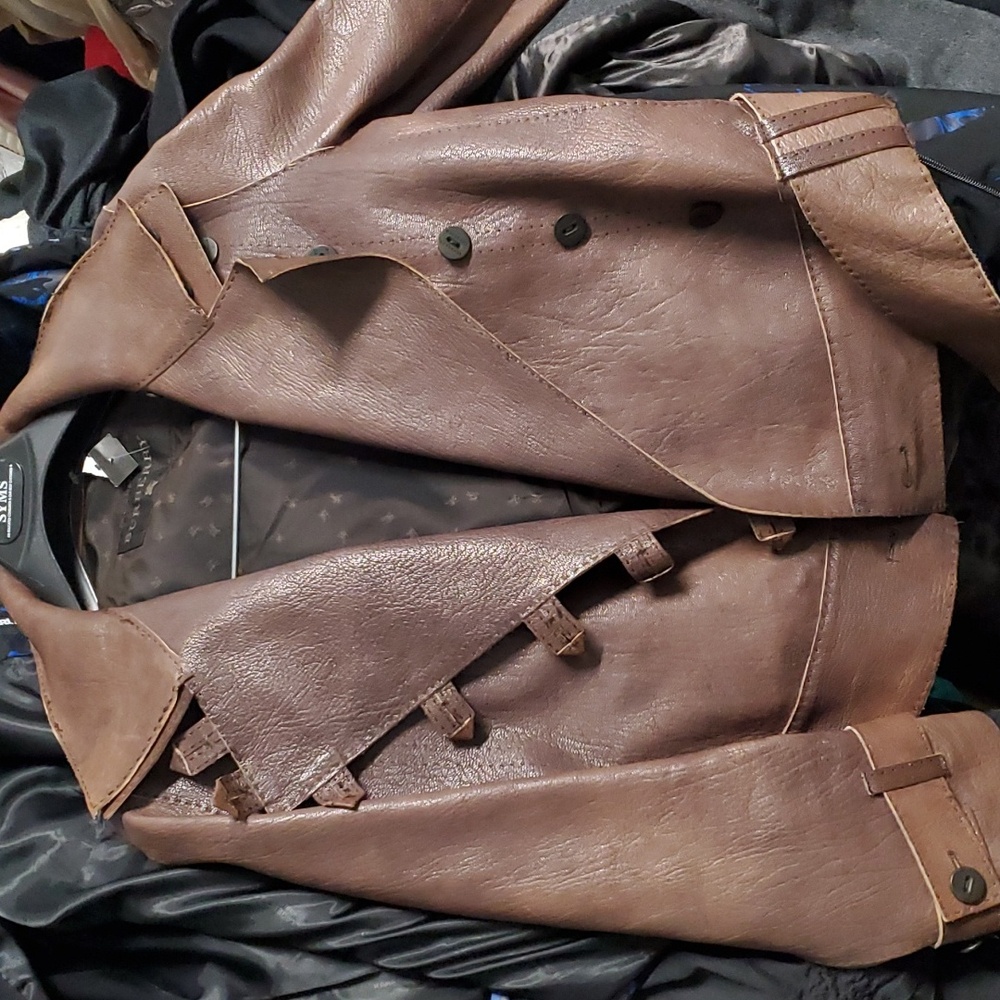 Sz 6 like new Burberry thick leather jacket